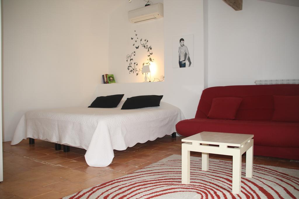Aux Pots Bleus Bed & Breakfast Nissan-lez-Enserune Phòng bức ảnh